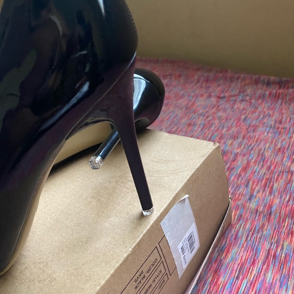 Heels - Picture 4 of 4